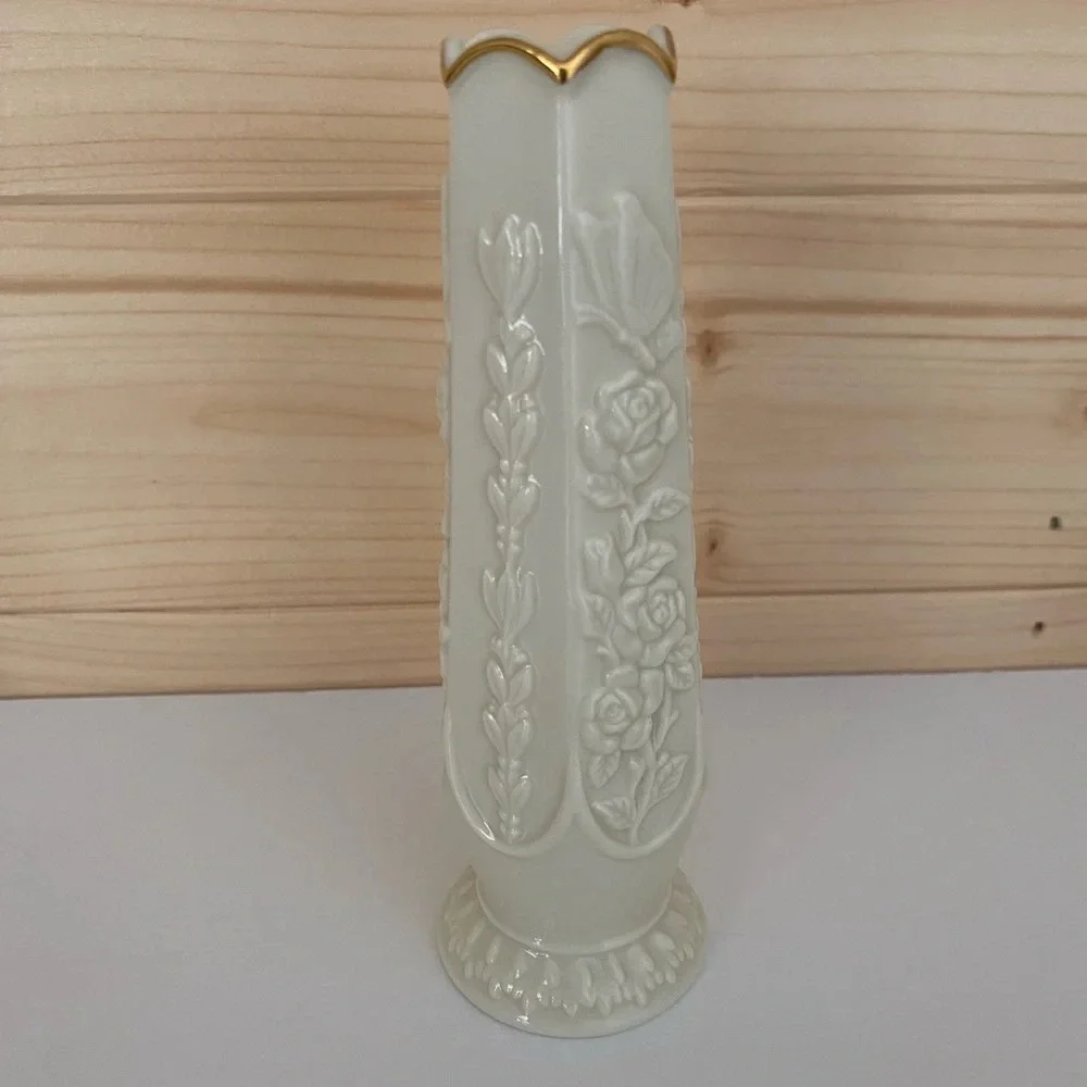 Lenox 5.5" Ivory Bud Vase with 24K Gold Trim & Floral Butterfly Design - Picture 1 of 6